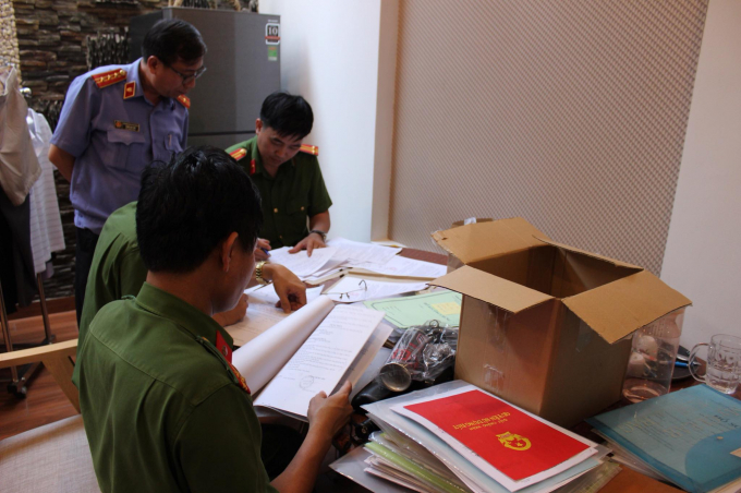 Nhiều hồ sơ, tài liệu được cơ quan Công an thu giữ.