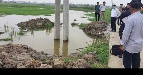 Vụ hai anh em chết đuối dưới hố chôn cột điện ở Thanh Hoá: Có thể khởi tố hình sự?