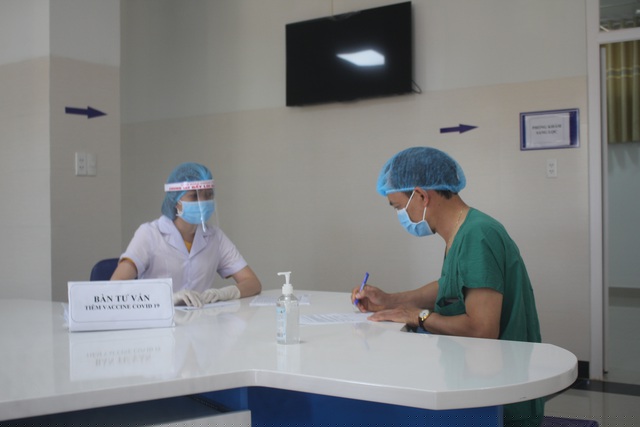 Hiện nay, tỉnh Gia Lai vẫn đang khẩn trương tiêm vắc xin Covid - 19 cho lực lượng ở tuyến đầu chống dịch.