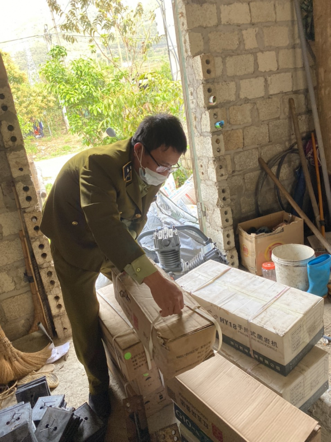 Đội QLTT số 3 - Cục QLTT tỉnh Lai Châu thu giữ công cụ khai thác khoáng sản không rõ nguồn gốc chứng từ. (Ảnh Cục QLTT Lai Châu)