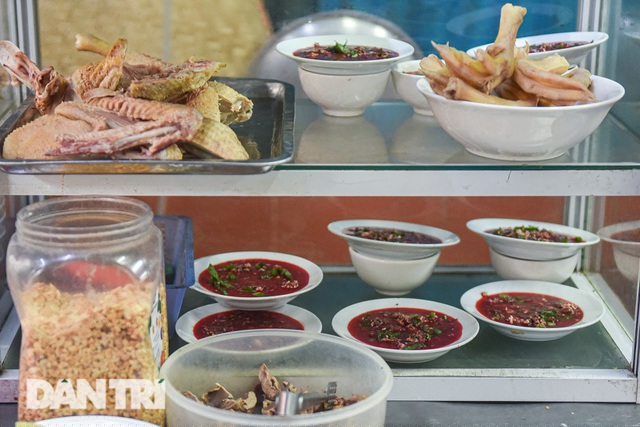 Chuyên gia y học khuyến cáo mọi người không nên ăn tiết canh.