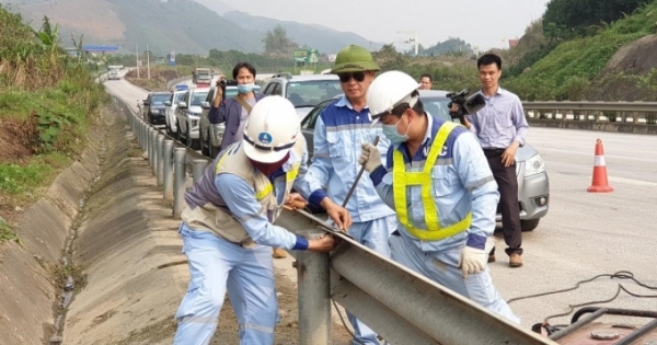 Xử lý nghiêm hành vi cố tình tháo dỡ hộ lan trên cao tốc Nội Bài - Lào Cai
