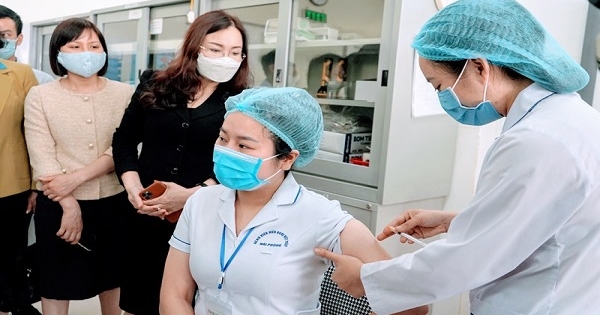 Hải Phòng tiến hành tiêm vắc Covid-19 cho lực lượng tuyến đầu chống dịch