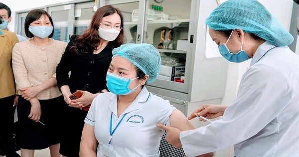 Hải Phòng tiến hành tiêm vắc Covid-19 cho lực lượng tuyến đầu chống dịch