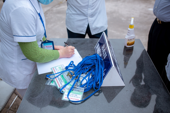 Thẻ phân loại người được tiêm vaccine theo các nhóm ưu tiên.