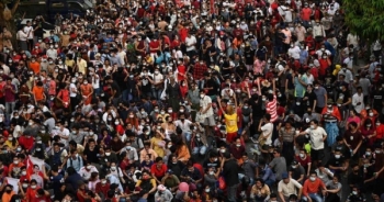 Nghi trúng đạn cảnh sát, 2 người biểu tình tại Myanmar thiệt mạng