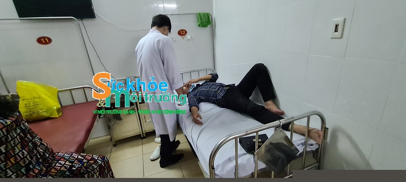 Phóng viên nhập viện trong tình trạng đa chấn thương.