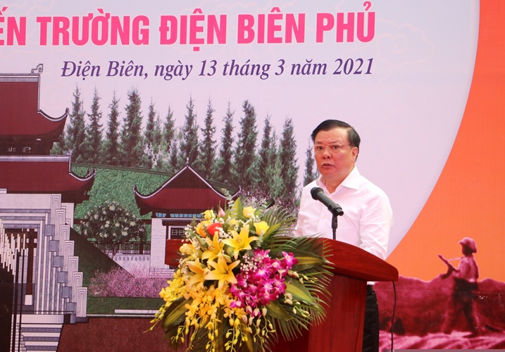 Bộ trưởng Bộ Tài chính Đinh Tiến Dũng phát biểu tại buổi lễ.