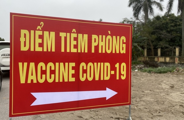 Hai trường hợp phản ứng nặng với vắc xin Covid-19