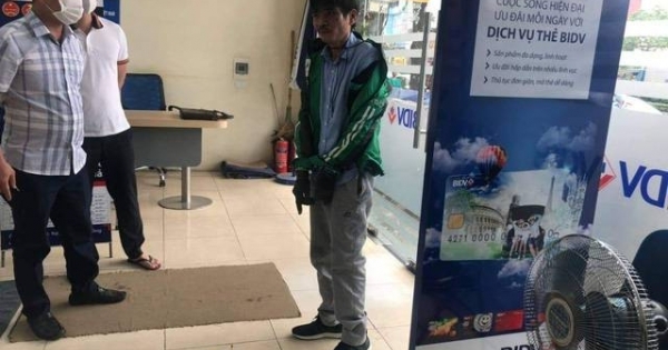 Vạch trần "thủ đoạn" của đối tượng mặc áo Grab trước khi cướp ngân hàng BIDV