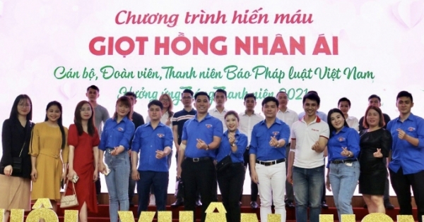 Cán bộ, phóng viên Báo Pháp luật Việt Nam tham gia hiến máu tình nguyện