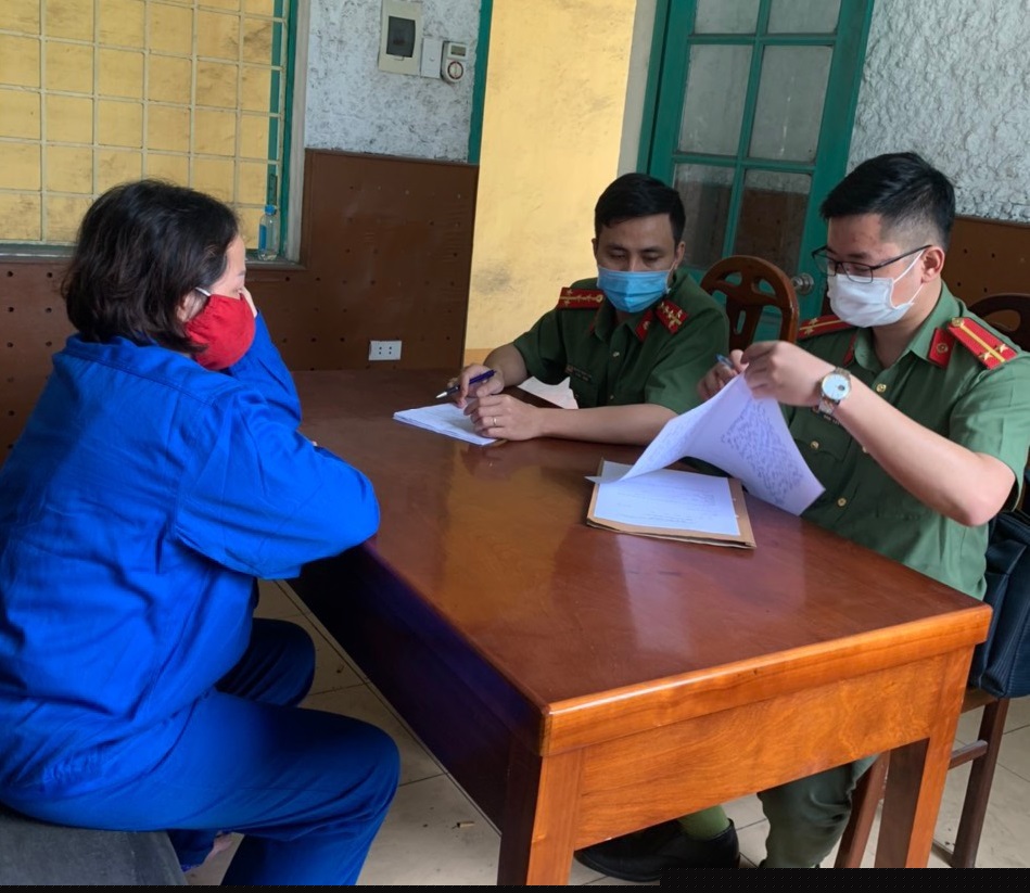 Cơ quan An ninh điều tra, Công an tỉnh Quảng Ninh lấy lời khai đối tượng Đinh Thị Hương