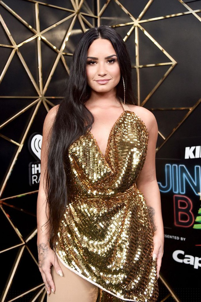 Nữ ca sĩ - diễn viên người Mỹ Demi Lovato (28 tuổi) đã gây bàng hoàng với bộ phim tài liệu và cuộc phỏng vấn chuyên sâu vừa thực hiện.
