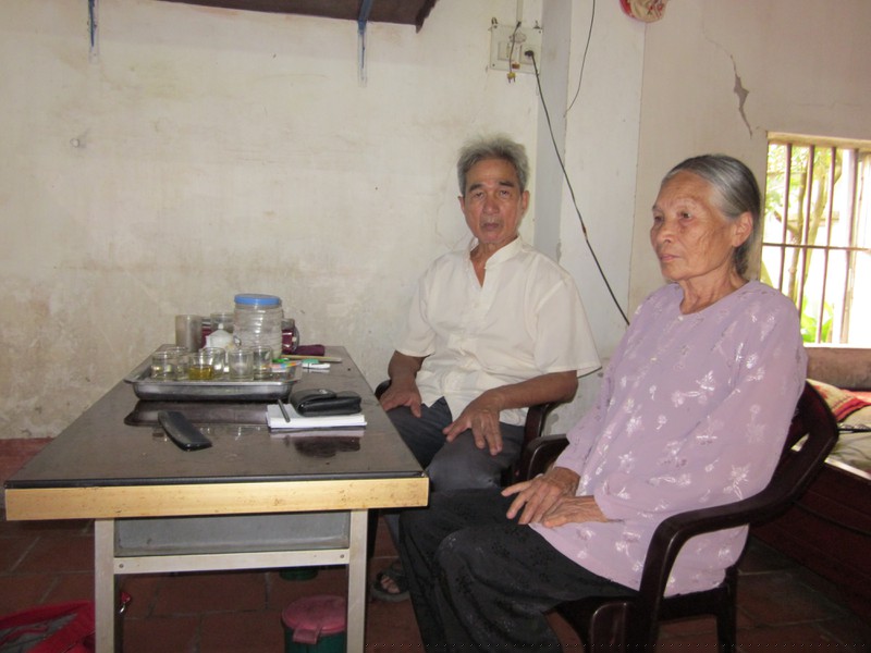 &Ocirc;ng Phạm Văn My, b&agrave; Nguyễn Thị B&iacute;ch chia sẻ về người con trai anh dũng. 