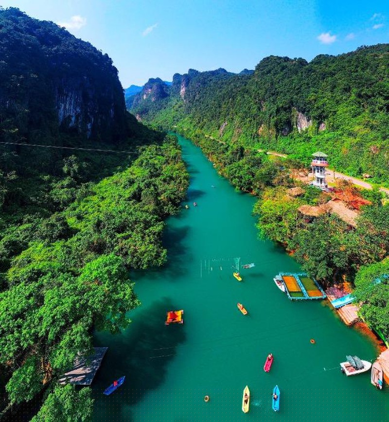 Khu du lịch Sông Chày – Hang Tối là một tổ hợp các môn thể thao trên sông...