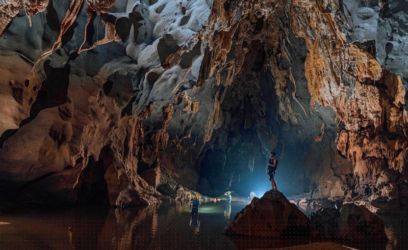 Hành trình thám hiểm hang Tối kỳ bí.