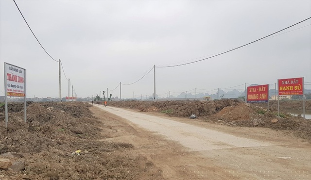 Khu đất tại xã Gia Thịnh, sát bên Trung tâm hành chính của huyện Gia Viễn, tỉnh Ninh Bình (Ảnh: Thái Bá).