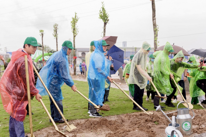 Trong “Ngày hội trồng cây”, đa dạng các chủng loại cây đã được trồng xuống vườn Bách Thảo KCN Nam Cầu Kiền.