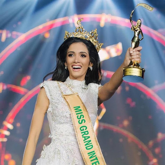 Hoa hậu Hòa Bình thế giới 2018 bị ngất xỉu vì căng thẳng đúng giây phút đăng quang. 