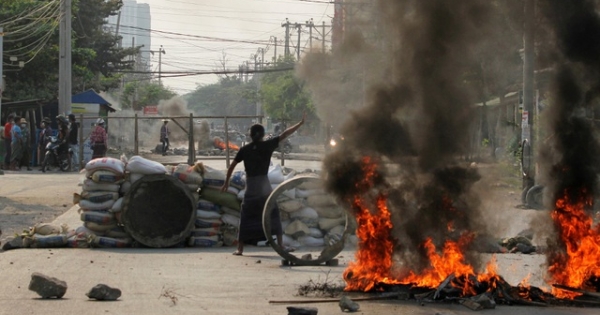 "Nối gót" EU, Mỹ tiếp tục giáng đòn Myanmar