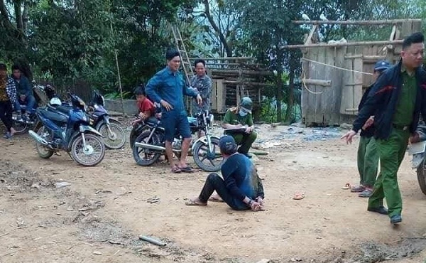 Đối tượng Tr&aacute;ng Seo S&ugrave;ng bị bắt ngay sau khi g&acirc;y &aacute;n.