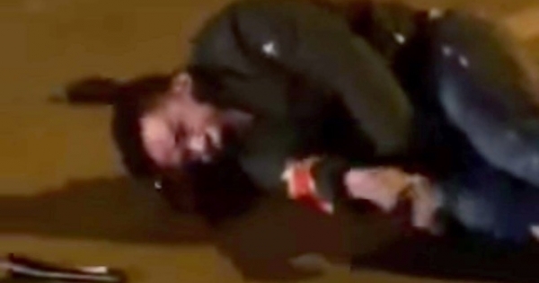 Hà Nội: Nam thanh niên "thông chốt" lao xe máy vào lực lượng công an