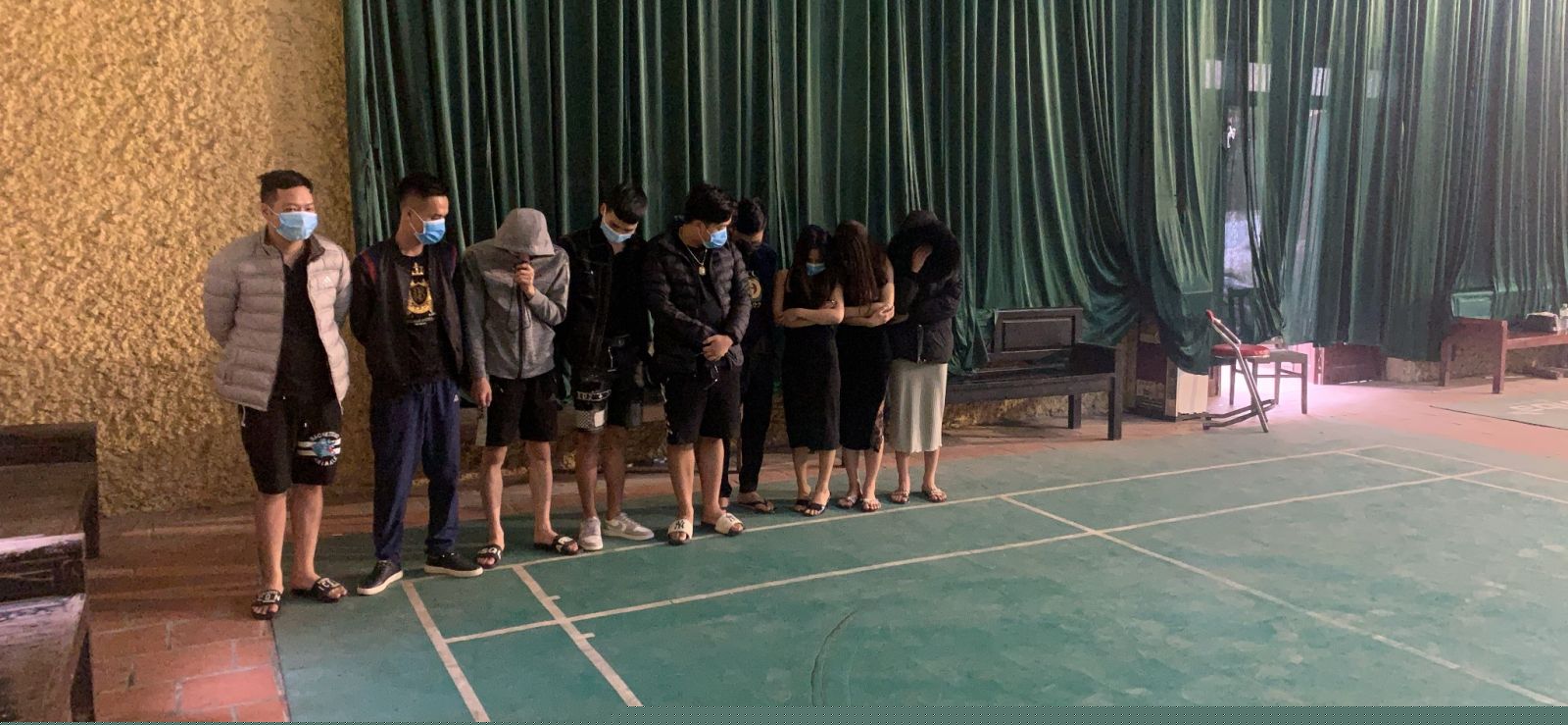 Hình ảnh các đối tượng dương tính với ma túy tại cơ quan Công an.