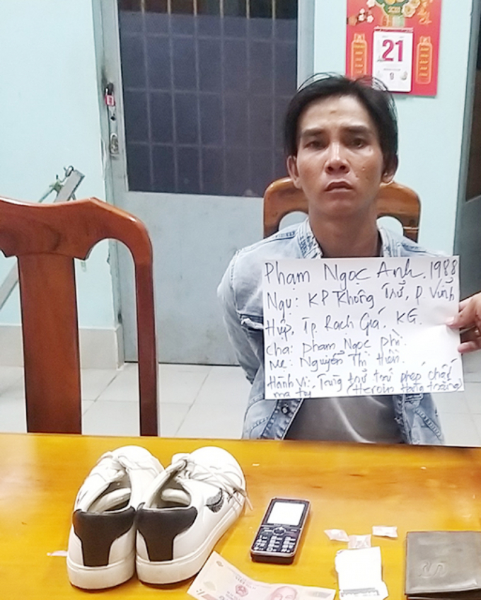 Phạm Ngọc Anh cùng tang vật