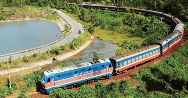 Vì sao ngành đường sắt “tụt hậu”?