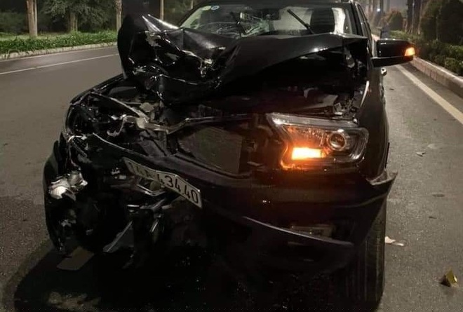 Chiếc &ocirc; t&ocirc; biến dạng sau khi bị xe m&aacute;y đi ngược chiều t&ocirc;ng trực diện (ảnh mạng x&atilde; hội Otofun Quảng Ninh).