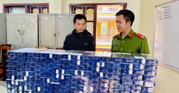 Thanh Hoá: Bắt giữ đối tượng mang số lượng "khủng" bao thuốc lá lậu đi tiêu thụ