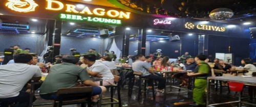 Kon Tum: Kiểm tra quán beer trong đêm, phát hiện nhiều người dương tính với ma túy.