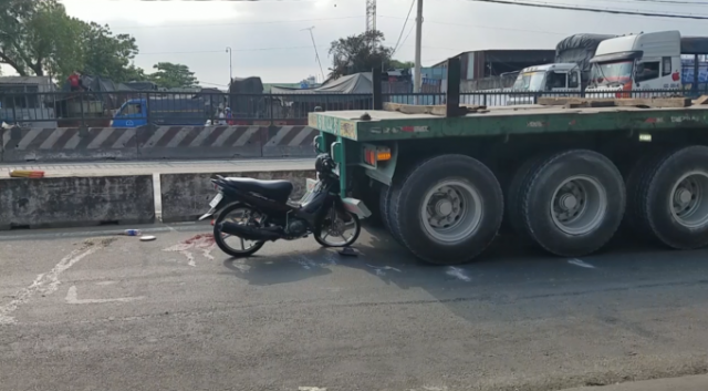 TP HCM: Tông vào đuôi xe đầu kéo, nam thanh niên tử vong