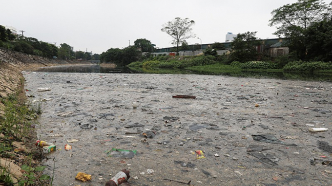 Ô nhiễm ở điểm cuối sông Tô Lịch giao với sông Nhuệ.