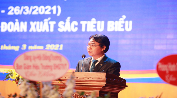 PGS.TS Nguyễn Văn Long – Chủ tịch Hội đồng Trường ĐH GTVT thay mặt Nhà trường chúc mừng Đoàn Thanh niên Trường nhân kỷ niệm 90 năm ngày thành lập Đoàn Thanh niên Cộng sản Hồ Chí Minh.