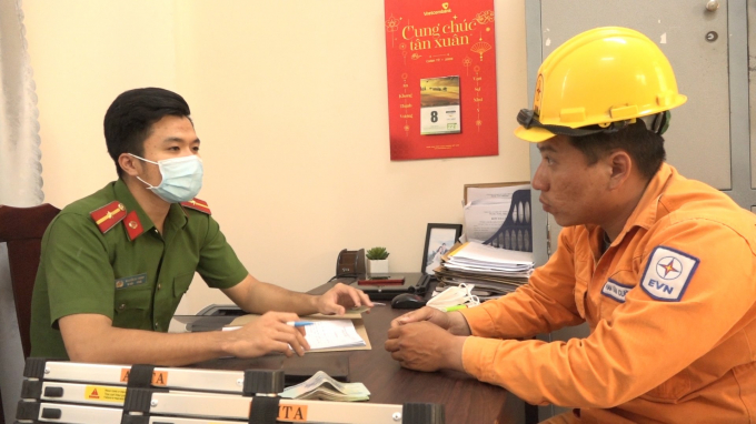 Công an thị trấn Chơn Thành, huyện Chơn Thành điều tra đối tượng Đỗ Quốc Trung, sinh năm 1992, ngụ xã Lộc Hưng, huyện Trảng Bàng, tỉnh Tây Ninh giả danh nhân viên điện lực để bán hàng không rõ nguồn gốc