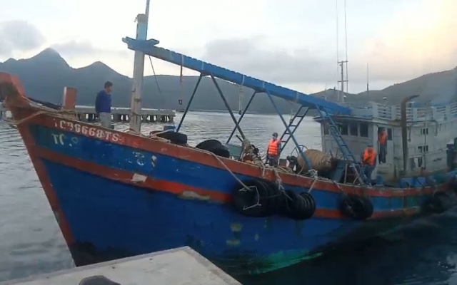 Bắt giữ tàu chở 20.000 lít dầu DO không rõ nguồn gốc