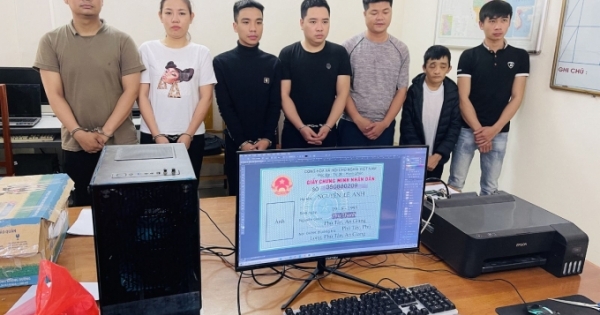 Thanh Hoá: Bắt "ổ nhóm" chuyên làm giả chứng minh nhân dân để lừa đảo số tiền lớn