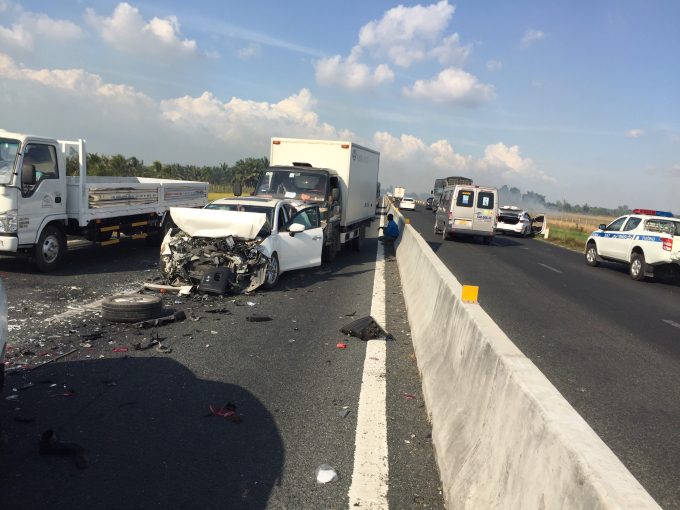 1.3- Tan nan lien hoan hang chuc xe o to bi hu hong nang tren cao toc Lot te - Rach gia-3