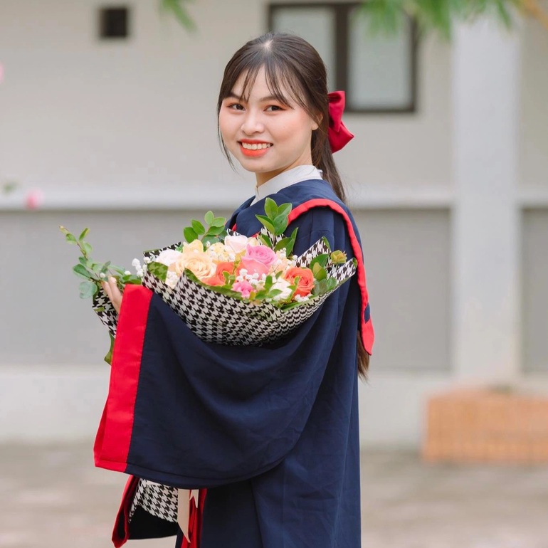 Nguyễn Thị Loan chia sẻ gặp nhiều khó khăn khi ôn các môn năng khiếu qua hình thức trực tuyến. (Ảnh: NVCC)