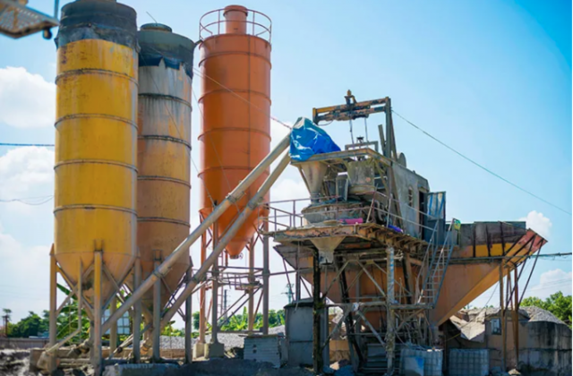 L&agrave;m r&otilde; phản &aacute;nh Trạm trộn b&ecirc; t&ocirc;ng HNT Thăng Long xả thải chưa qua xử l&yacute; ra m&ocirc;i trường