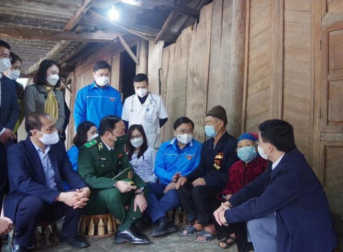 Th&aacute;ng ba bi&ecirc;n giới.