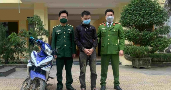 Bắt khẩn cấp đối tượng chuyên cướp điện thoại của học sinh lấy tiền mua ma túy