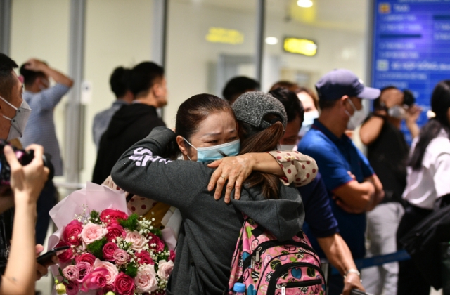 Sun Group và Vietnam Airlines triển khai thành công hai chuyến bay đưa người Việt Nam tại Ukraine về nước