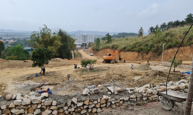 Quảng Ninh: Nghi vấn “Xẻ thịt” hàng nghìn m2 đất rừng sản xuất, xây dựng trái phép