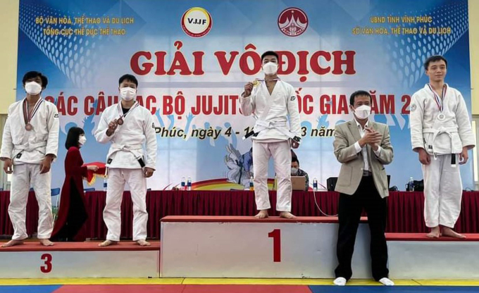 VĐV Nguyễn Minh Hoàn nhận Huy chương Vàng, nội dung Newaza NoGi, hạng 52kg. (Ảnh: Trung tâm Huấn luyện và Thi đấu TDTT Bắc Ninh).