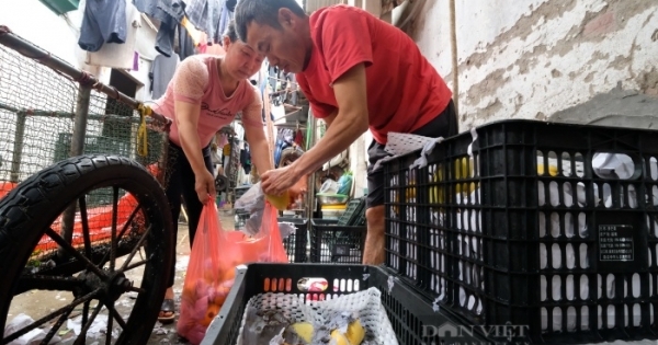 Xăng tăng giá "đe dọa" cuộc sống người lao động nghèo: Không dám về quê thăm con