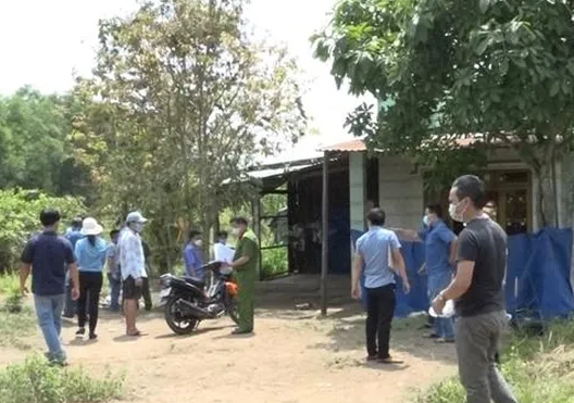 C&aacute;c cơ quan chức năng kh&aacute;m nghiệm hiện trường vụ &aacute;n.