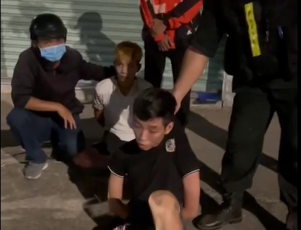 CSGT Đồng Nai truy bắt nóng 2 nghi can dùng dao tự chế cướp xe máy trong đêm