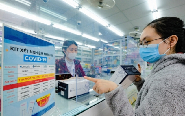 Kon Tum: Sau vụ Việt Á, Chủ tịch UBND tỉnh yêu cầu công khai niêm yết giá bán kit test